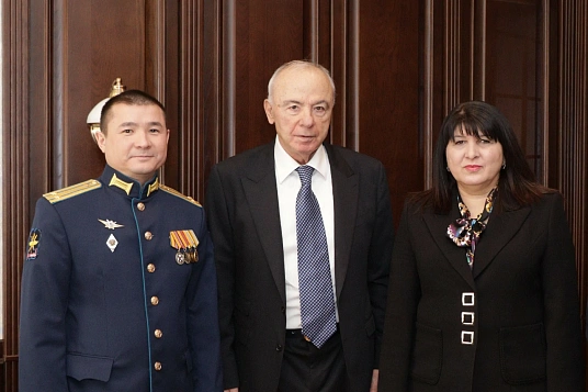 Ныбджэгъу лъапIэхэр, тиIофшIэгъухэр!