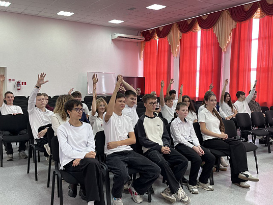 Амбассадоры продолжают знакомить школьников с Федеральным проектом «Профессионалитет».