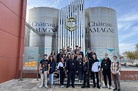 Экскурсия студентов и преподавателей МГТУ на винное производство у Таманского залива