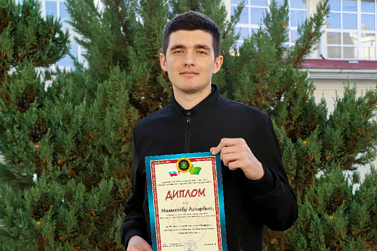 Сохраняя язык через творчество: Аскарбий Мамхегов в числе лучших поэтов