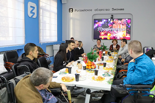 Новогоднее чаепитие для студентов с ограниченными возможностями здоровья провели в МГТУ