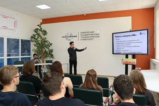 Апэрэ курсым щеджэхэрэр веб-технологиехэм нэIуасэ афашIых