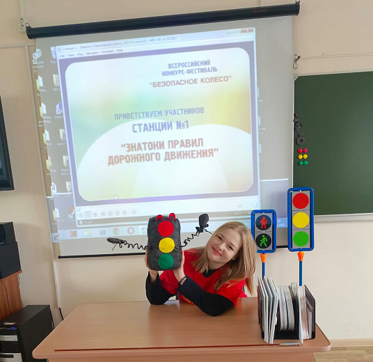 Помощь волонтёров в проведении мероприятия "Безопасное колесо 2024"