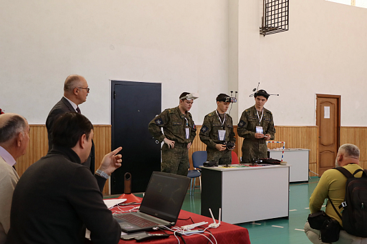 Пилот зэрымыс авиационнэ системэхэм афэгъэхьыгъэ Урысые форумым иапэрэ мафэ зэфэхьысыжьхэр фашIыгъэх