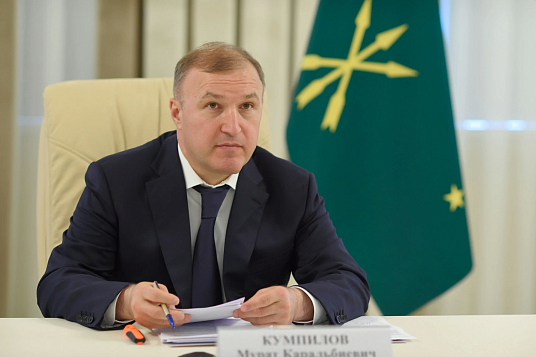 МКъТУ-м иIофшIэкIо куп Адыгэ Республикэм и ЛIышъхьэ фэгушIо!