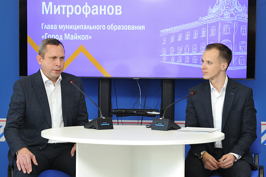 Программэу «ГосСтарт» зыфиIорэр агъэцакIэ — МКъТУ-м истудентхэр Мыекъуапэ ипащэ IукIагъэх 