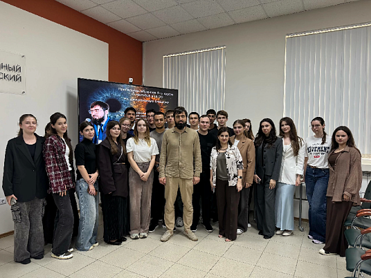 Диалог о профессии врача с ведущим офтальмологом республики 