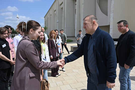 Мурат Кумпилов встретился с талантливыми школьниками в рамках Всероссийской акции «Прогулка со Знанием»